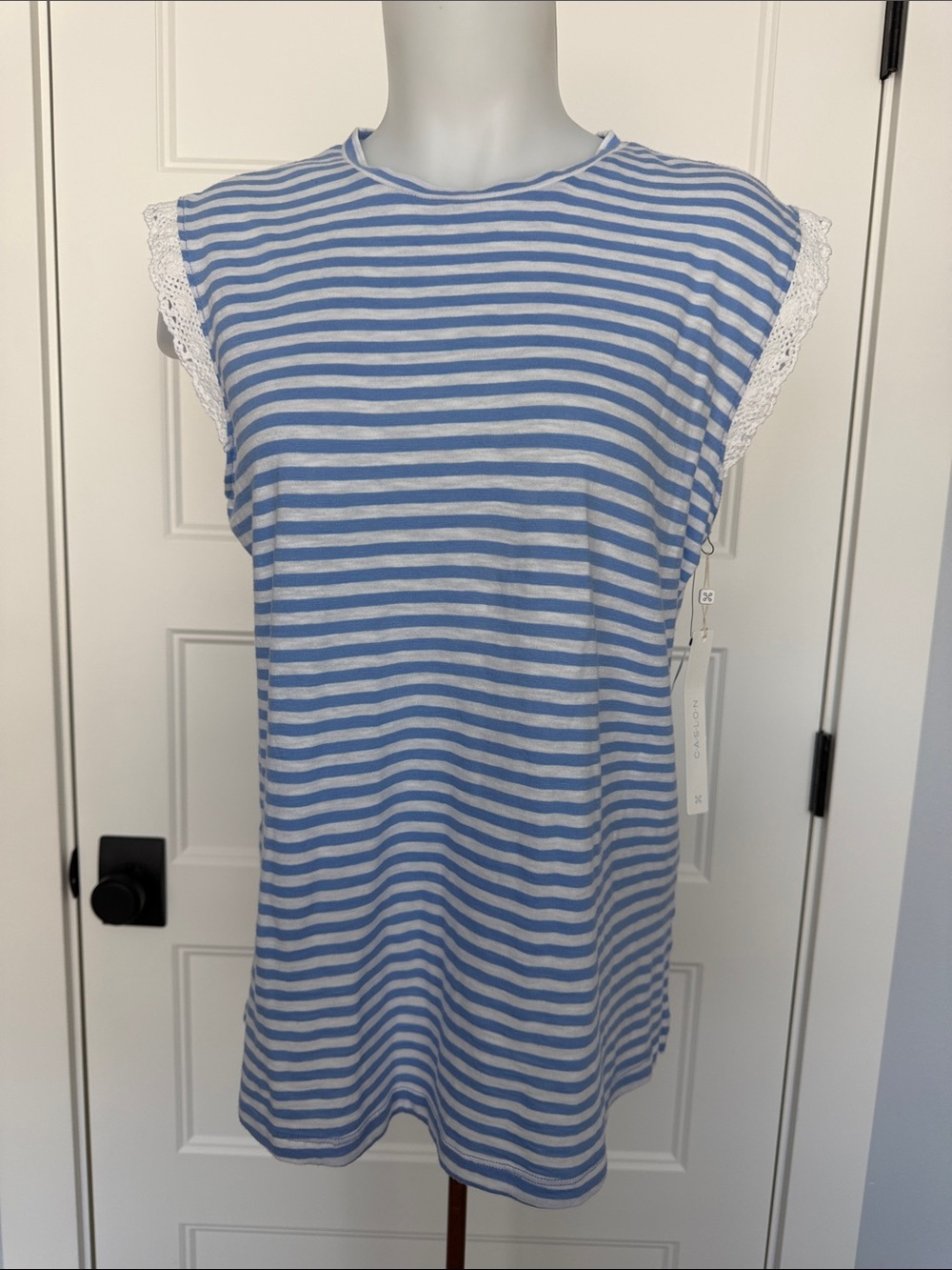 NWT Caslon Round Neck Striped Sleeveless Pullover Top in Sz Medium